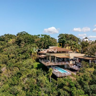 Casa de Condomínio com 517m², 5 quartos (sendo 2 suítes), no bairro Armação da Piedade em Governador Celso Ramos