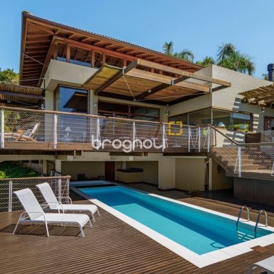 Casa de Condomínio com 517m², 5 quartos (sendo 2 suítes), no bairro Armação da Piedade em Governador Celso Ramos