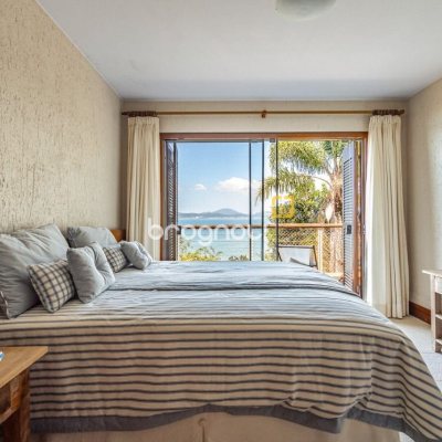 Casa de Condomínio com 517m², 5 quartos (sendo 2 suítes), no bairro Armação da Piedade em Governador Celso Ramos