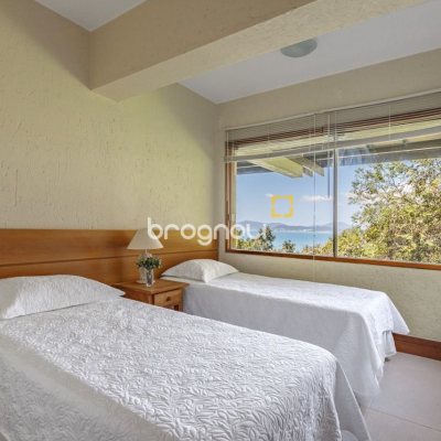 Casa de Condomínio com 517m², 5 quartos (sendo 2 suítes), no bairro Armação da Piedade em Governador Celso Ramos