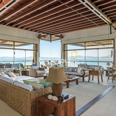 Casa de Condomínio com 517m², 5 quartos (sendo 2 suítes), no bairro Armação da Piedade em Governador Celso Ramos