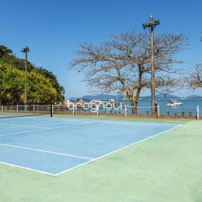 Casa de Condomínio com 517m², 5 quartos (sendo 2 suítes), no bairro Armação da Piedade em Governador Celso Ramos