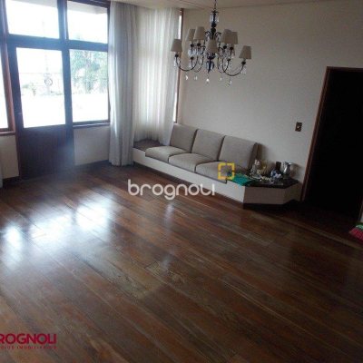 Casa com 414m², 3 quartos (sendo 1 suíte), 4 garagens, no bairro Agronômica em Florianópolis