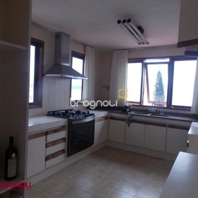 Casa com 414m², 3 quartos (sendo 1 suíte), 4 garagens, no bairro Agronômica em Florianópolis