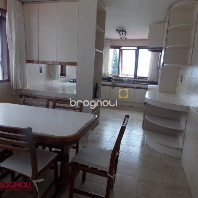 Casa com 414m², 3 quartos (sendo 1 suíte), 4 garagens, no bairro Agronômica em Florianópolis