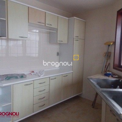 Casa com 414m², 3 quartos (sendo 1 suíte), 4 garagens, no bairro Agronômica em Florianópolis