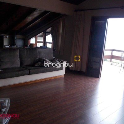 Casa com 414m², 3 quartos (sendo 1 suíte), 4 garagens, no bairro Agronômica em Florianópolis