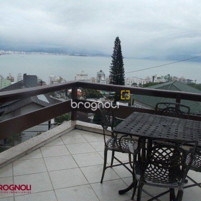 Casa com 414m², 3 quartos (sendo 1 suíte), 4 garagens, no bairro Agronômica em Florianópolis