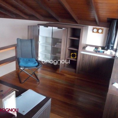 Casa com 414m², 3 quartos (sendo 1 suíte), 4 garagens, no bairro Agronômica em Florianópolis