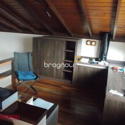 Casa com 414m², 3 quartos (sendo 1 suíte), 4 garagens, no bairro Agronômica em Florianópolis