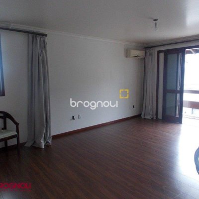 Casa com 414m², 3 quartos (sendo 1 suíte), 4 garagens, no bairro Agronômica em Florianópolis