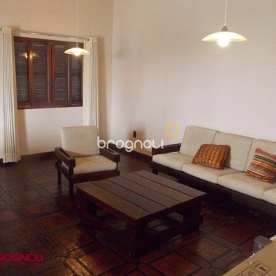 Casa com 414m², 3 quartos (sendo 1 suíte), 4 garagens, no bairro Agronômica em Florianópolis