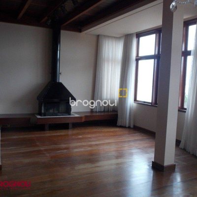Casa com 414m², 3 quartos (sendo 1 suíte), 4 garagens, no bairro Agronômica em Florianópolis