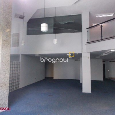 Loja com 1137m², no bairro Centro em Florianópolis
