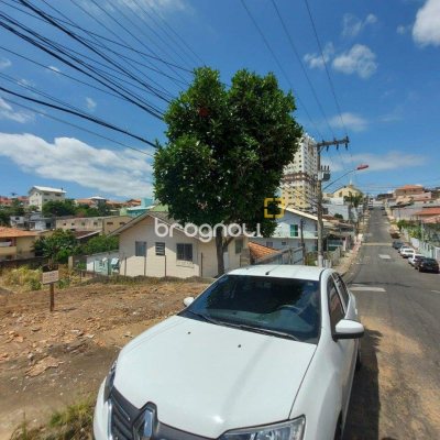 Terreno com 449m², no bairro Barreiros em São José