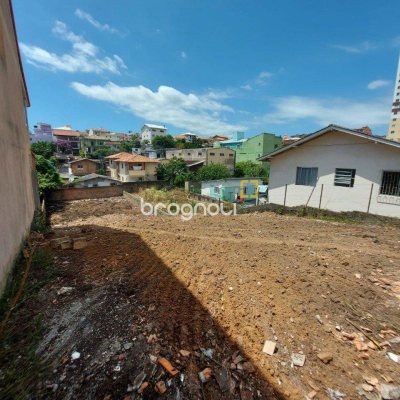 Terreno com 449m², no bairro Barreiros em São José
