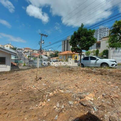 Terreno com 449m², no bairro Barreiros em São José