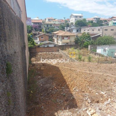 Terreno com 449m², no bairro Barreiros em São José
