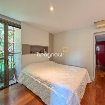 Apartamento com 130m², 3 quartos (sendo 2 suítes), 2 garagens, no bairro Coqueiros em Florianópolis