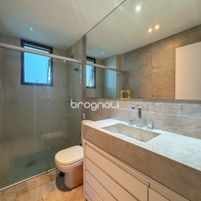 Apartamento com 130m², 3 quartos (sendo 2 suítes), 2 garagens, no bairro Coqueiros em Florianópolis