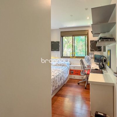 Apartamento com 130m², 3 quartos (sendo 2 suítes), 2 garagens, no bairro Coqueiros em Florianópolis