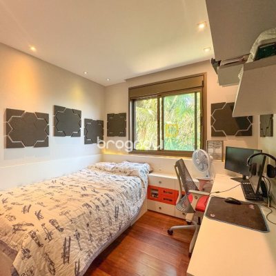 Apartamento com 130m², 3 quartos (sendo 2 suítes), 2 garagens, no bairro Coqueiros em Florianópolis