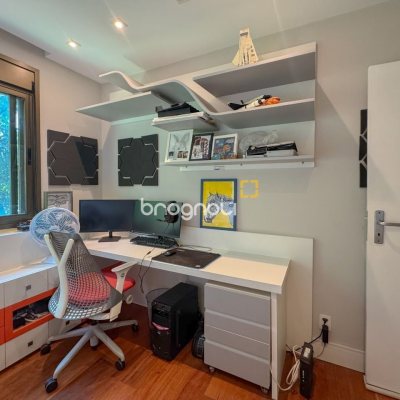 Apartamento com 130m², 3 quartos (sendo 2 suítes), 2 garagens, no bairro Coqueiros em Florianópolis