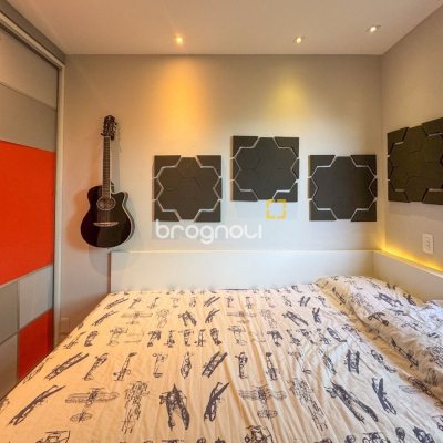 Apartamento com 130m², 3 quartos (sendo 2 suítes), 2 garagens, no bairro Coqueiros em Florianópolis