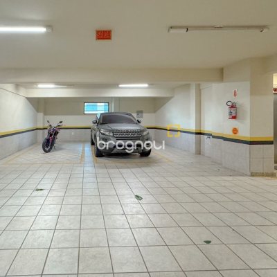 Apartamento com 130m², 3 quartos (sendo 2 suítes), 2 garagens, no bairro Coqueiros em Florianópolis