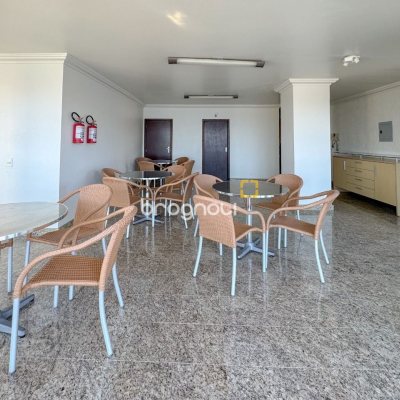 Apartamento com 130m², 3 quartos (sendo 2 suítes), 2 garagens, no bairro Coqueiros em Florianópolis