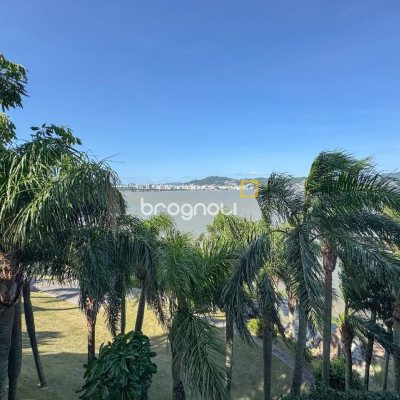 Apartamento com 130m², 3 quartos (sendo 2 suítes), 2 garagens, no bairro Coqueiros em Florianópolis