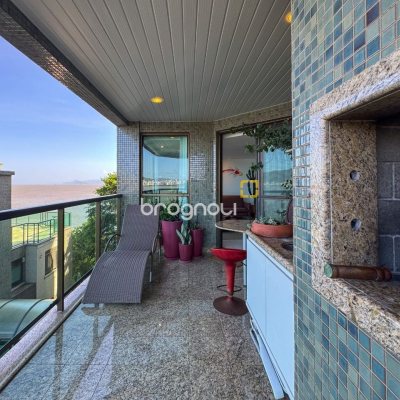 Apartamento com 130m², 3 quartos (sendo 2 suítes), 2 garagens, no bairro Coqueiros em Florianópolis