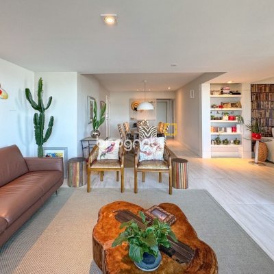 Apartamento com 130m², 3 quartos (sendo 2 suítes), 2 garagens, no bairro Coqueiros em Florianópolis