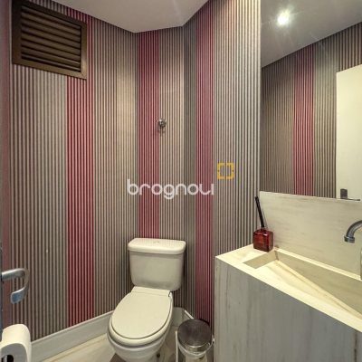 Apartamento com 130m², 3 quartos (sendo 2 suítes), 2 garagens, no bairro Coqueiros em Florianópolis