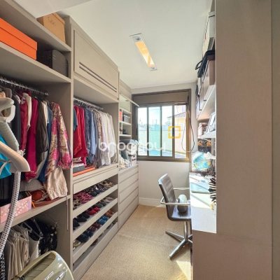 Apartamento com 130m², 3 quartos (sendo 2 suítes), 2 garagens, no bairro Coqueiros em Florianópolis