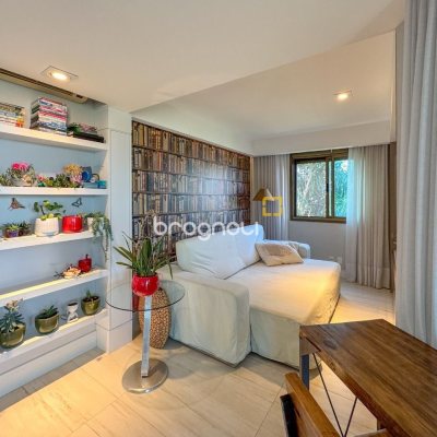 Apartamento com 130m², 3 quartos (sendo 2 suítes), 2 garagens, no bairro Coqueiros em Florianópolis