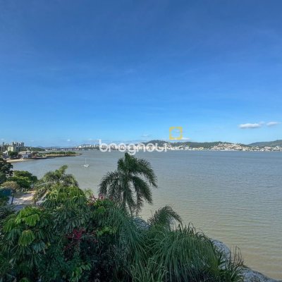 Apartamento com 130m², 3 quartos (sendo 2 suítes), 2 garagens, no bairro Coqueiros em Florianópolis