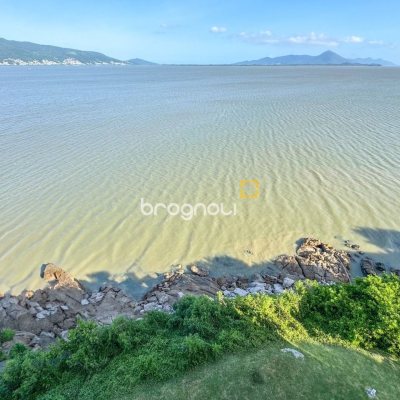 Apartamento com 130m², 3 quartos (sendo 2 suítes), 2 garagens, no bairro Coqueiros em Florianópolis