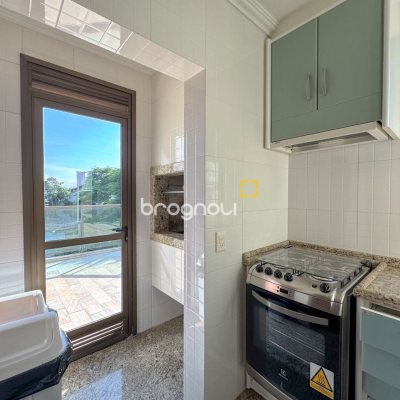 Apartamento com 130m², 3 quartos (sendo 2 suítes), 2 garagens, no bairro Coqueiros em Florianópolis
