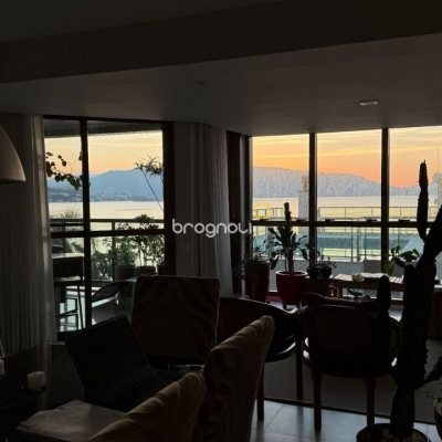Apartamento com 130m², 3 quartos (sendo 2 suítes), 2 garagens, no bairro Coqueiros em Florianópolis