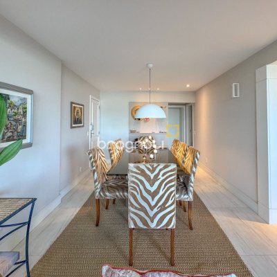 Apartamento com 130m², 3 quartos (sendo 2 suítes), 2 garagens, no bairro Coqueiros em Florianópolis