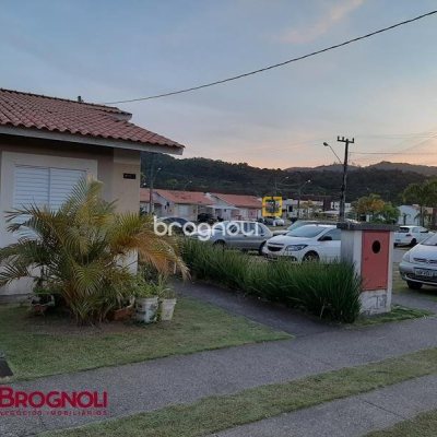 Casa de Condomínio com 51m², 3 quartos, 2 garagens, no bairro Bela Vista em Palhoça