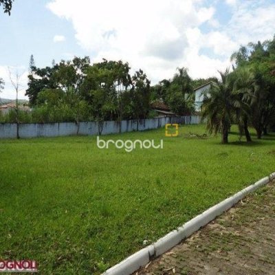 Terreno com 450m², no bairro Ratones em Florianópolis