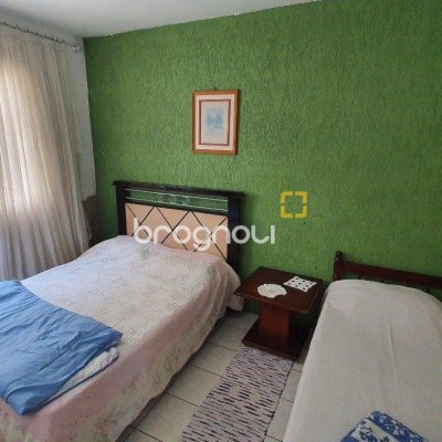 Prédio com 461m², 4 garagens, no bairro Estreito em Florianópolis