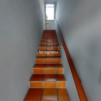 Casa com 323m², 4 quartos (sendo 1 suíte), 3 garagens, no bairro Barreiros em São José
