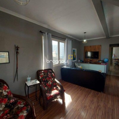 Casa com 323m², 4 quartos (sendo 1 suíte), 3 garagens, no bairro Barreiros em São José