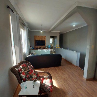 Casa com 323m², 4 quartos (sendo 1 suíte), 3 garagens, no bairro Barreiros em São José