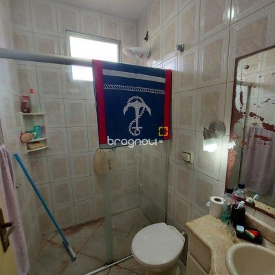 Casa com 323m², 4 quartos (sendo 1 suíte), 3 garagens, no bairro Barreiros em São José