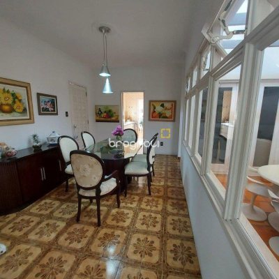 Casa com 323m², 4 quartos (sendo 1 suíte), 3 garagens, no bairro Barreiros em São José