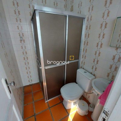 Casa com 323m², 4 quartos (sendo 1 suíte), 3 garagens, no bairro Barreiros em São José